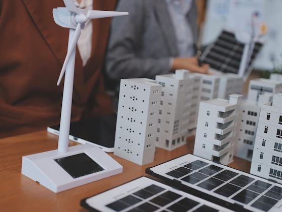 Efektywność energetyczna budynków a nowoczesne systemy klimatyzacji – jak obniżyć koszty i emisje CO2?